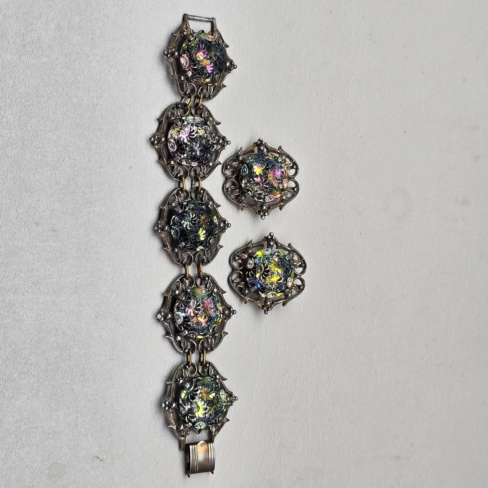 Vintage Pressed Iridescent Glass Bracelet and Clip On Earrings Silver Tone 7.25″