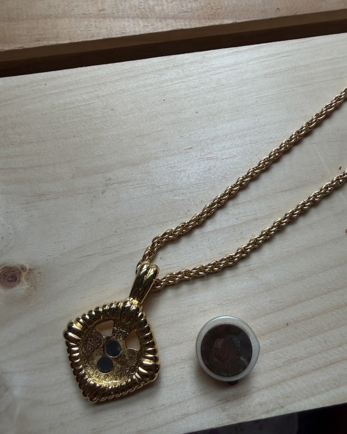 Vintage Kenneth Jay Lane KJL 24 inch Pearl Pendant Gold Plated Magnet Necklace