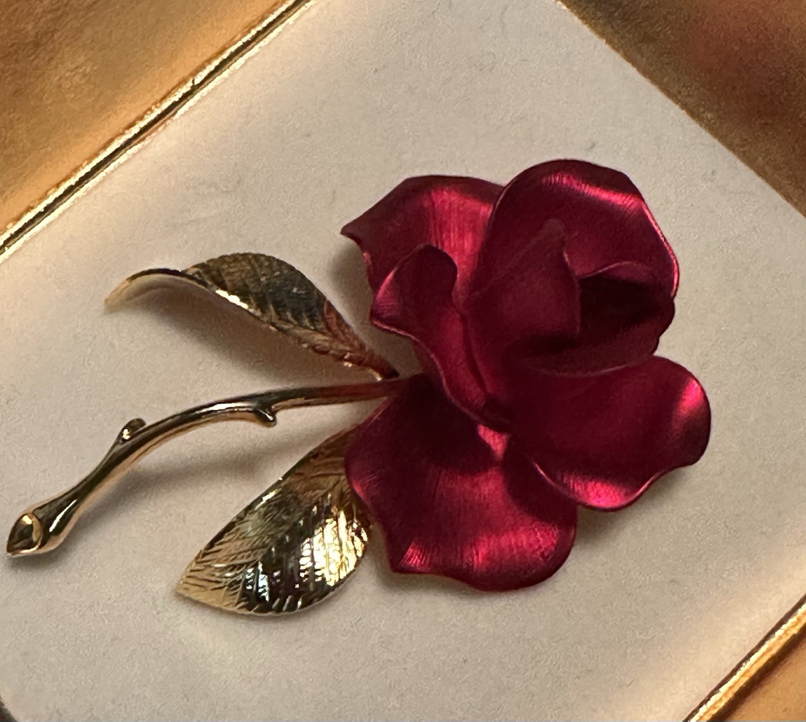 Vintage NOS In Box Cerrito Gold Tone Red Rose Brooch 2 1/4”