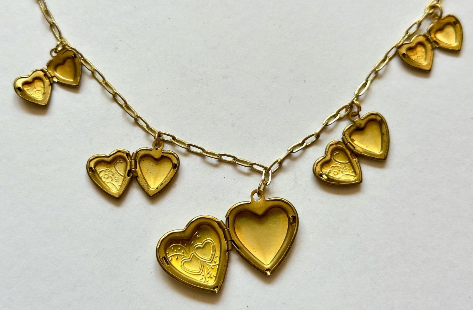 VINTAGE HEART LOCKET 5 MULTI LOCKET NECKLACE BRASS HEARTS FLOWERS 16 TO 18″ VTG