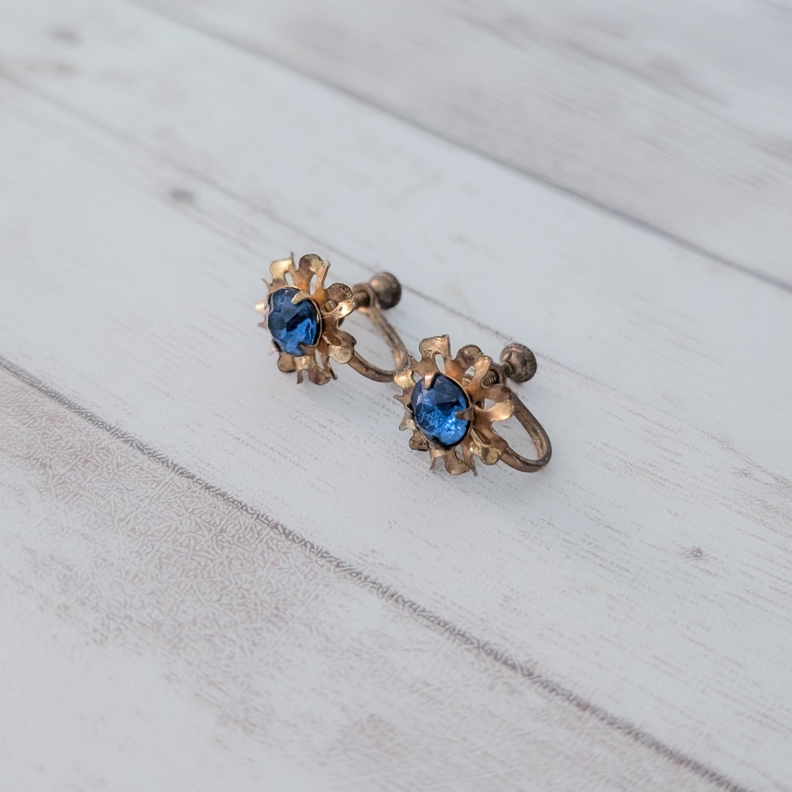 Vintage Screw Back Earrings Blue Gem Flower Like Halo – Fair Condition