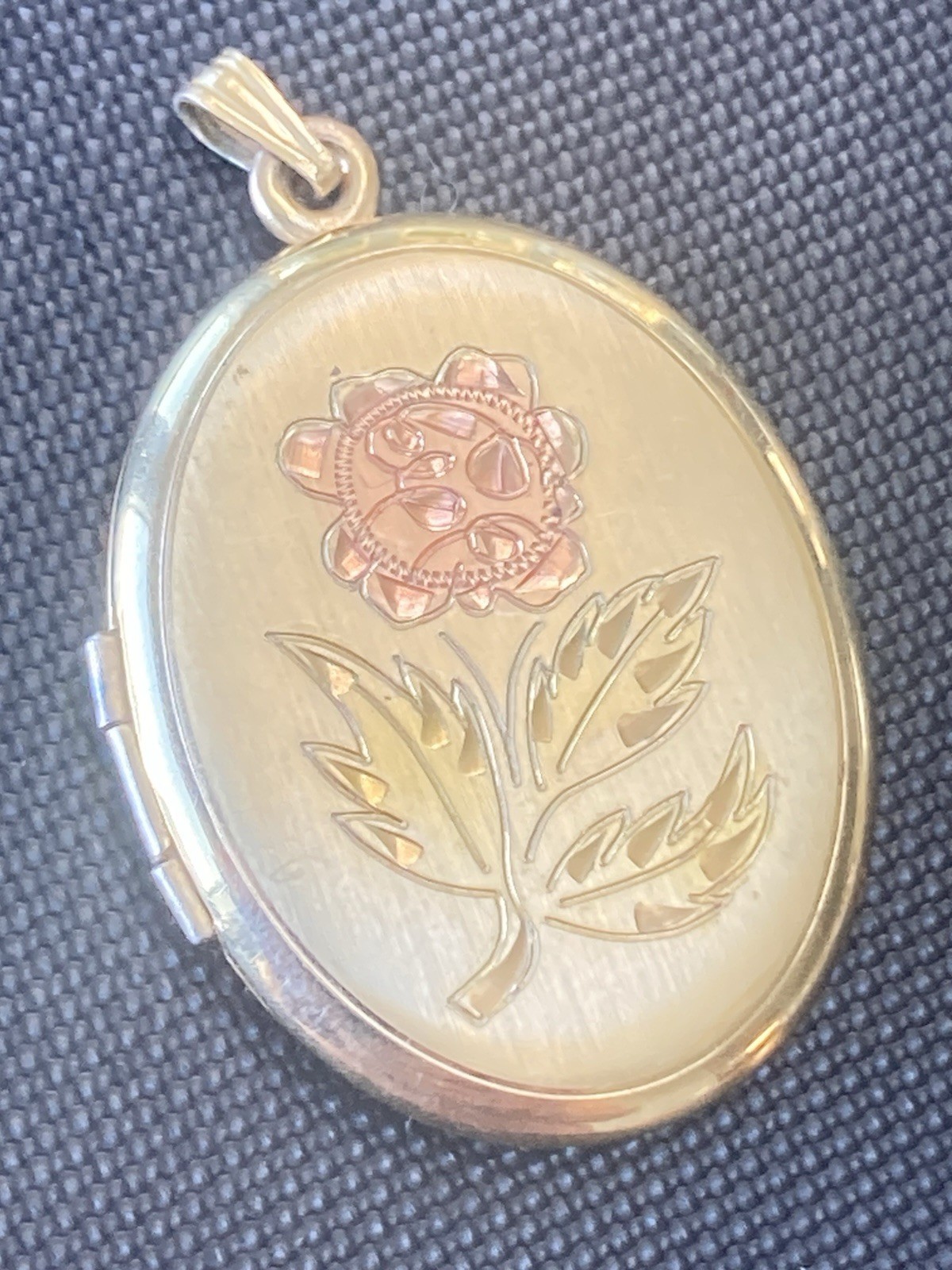 Vintage Locket 14K Gold Filled Etched Flower Pendant Oval