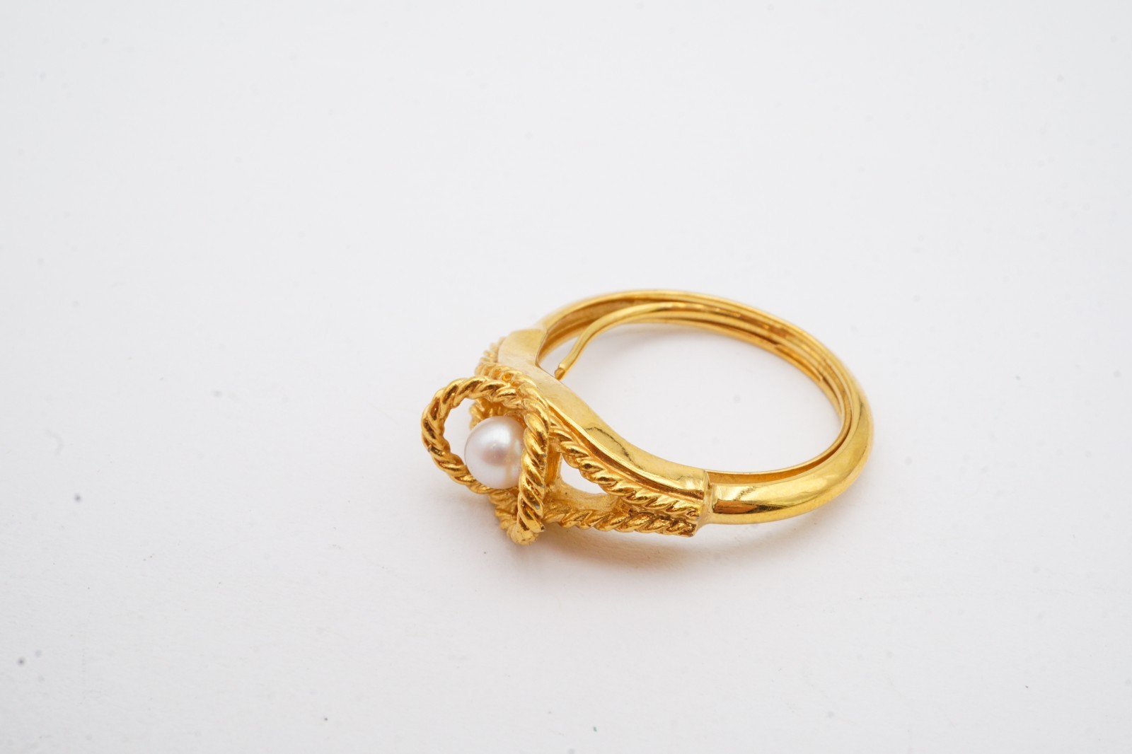 Vintage Avon Ring Gold Tone Faux Pearl Size 6 To 8 Adjustable