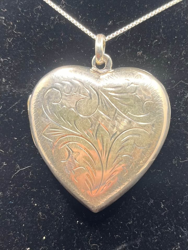 Vintage MASSIVE Sterling Silver Engraved Heart Locket Necklace and 28” chain
