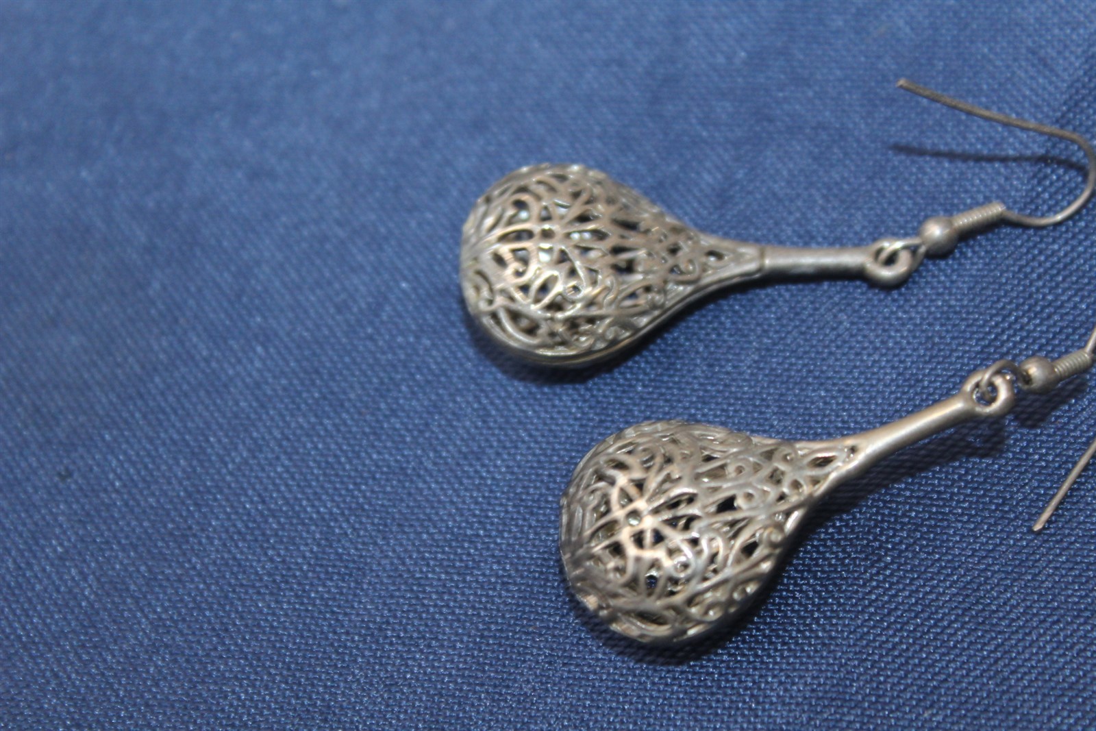 Dangle Earrings Silver-Tone Alloy 1 1/2″ long Vintage