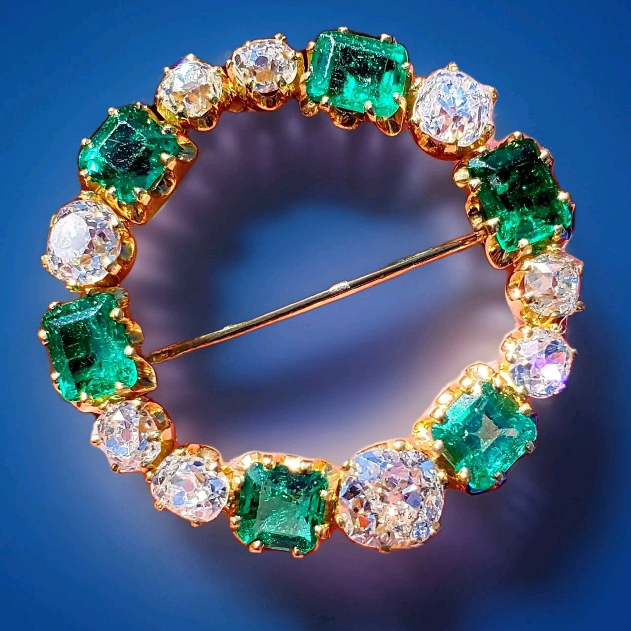 Original EARTH MINED DIAMOND EMERALD BROOCH Circle Deco Antique SOLID 18K GOLD