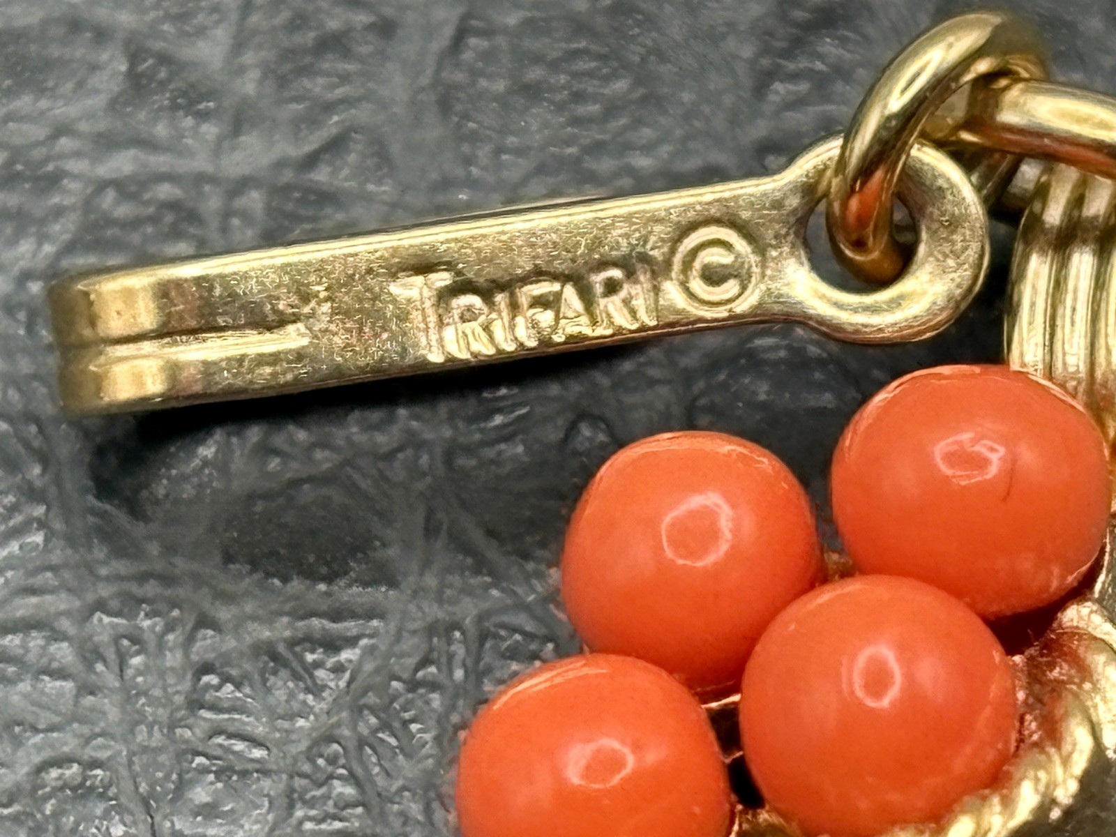 Vintage Trifari Samara C.1964 Gold Tone Faux Coral Bead Choker Necklace EXC!!