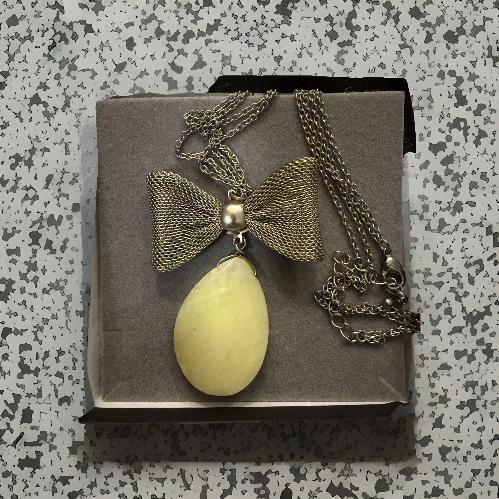 To Die For Gold Mesh Bow & Tear Drop pendant in a pale lemon texture stone, 🤩✨