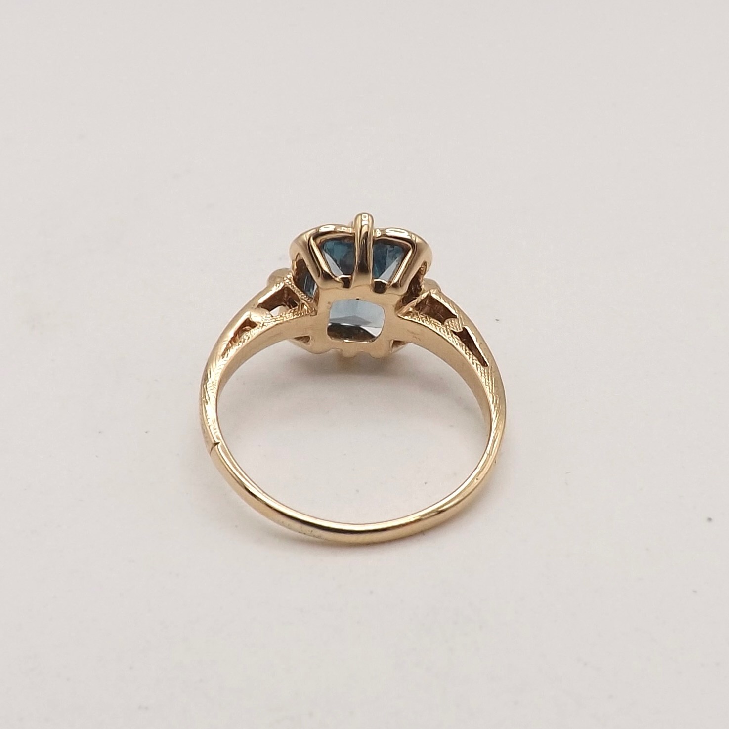Solid 10k Gold Blue Topaz Emerald Cut Ring December Birthstone Vintage sz4.75