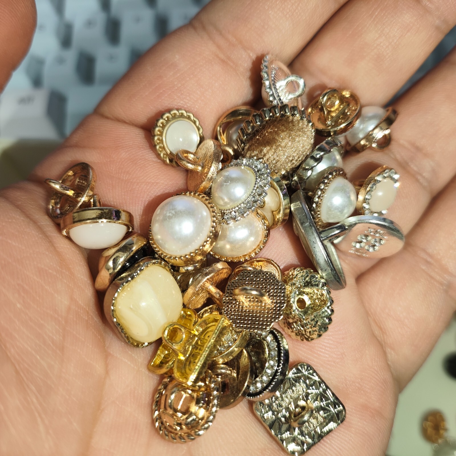 50pcs Vintage-now Costume Jewelry makeing Lots button Read Description