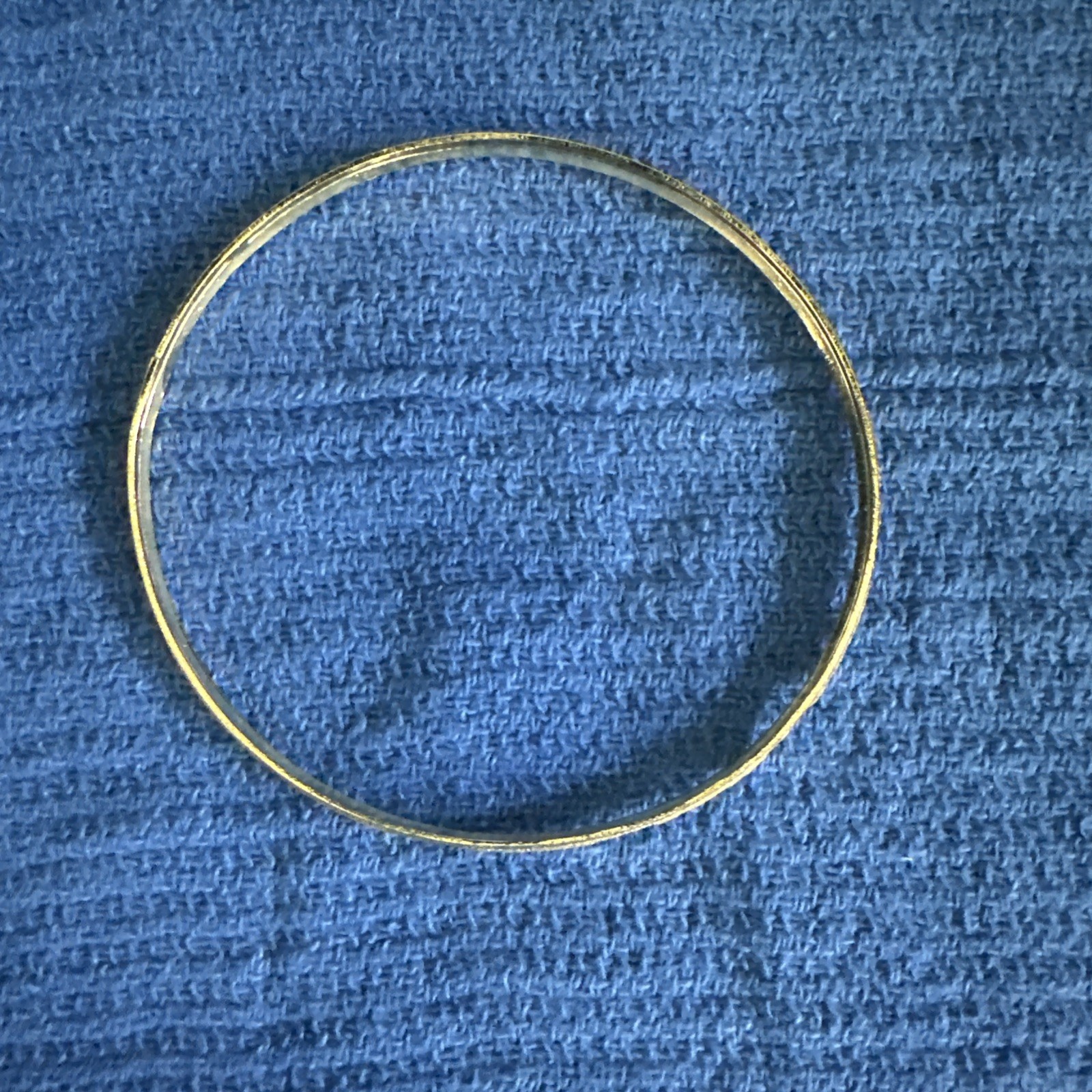 VINTAGE WOMEN’S GOLD BANGLE BRACELET 10”