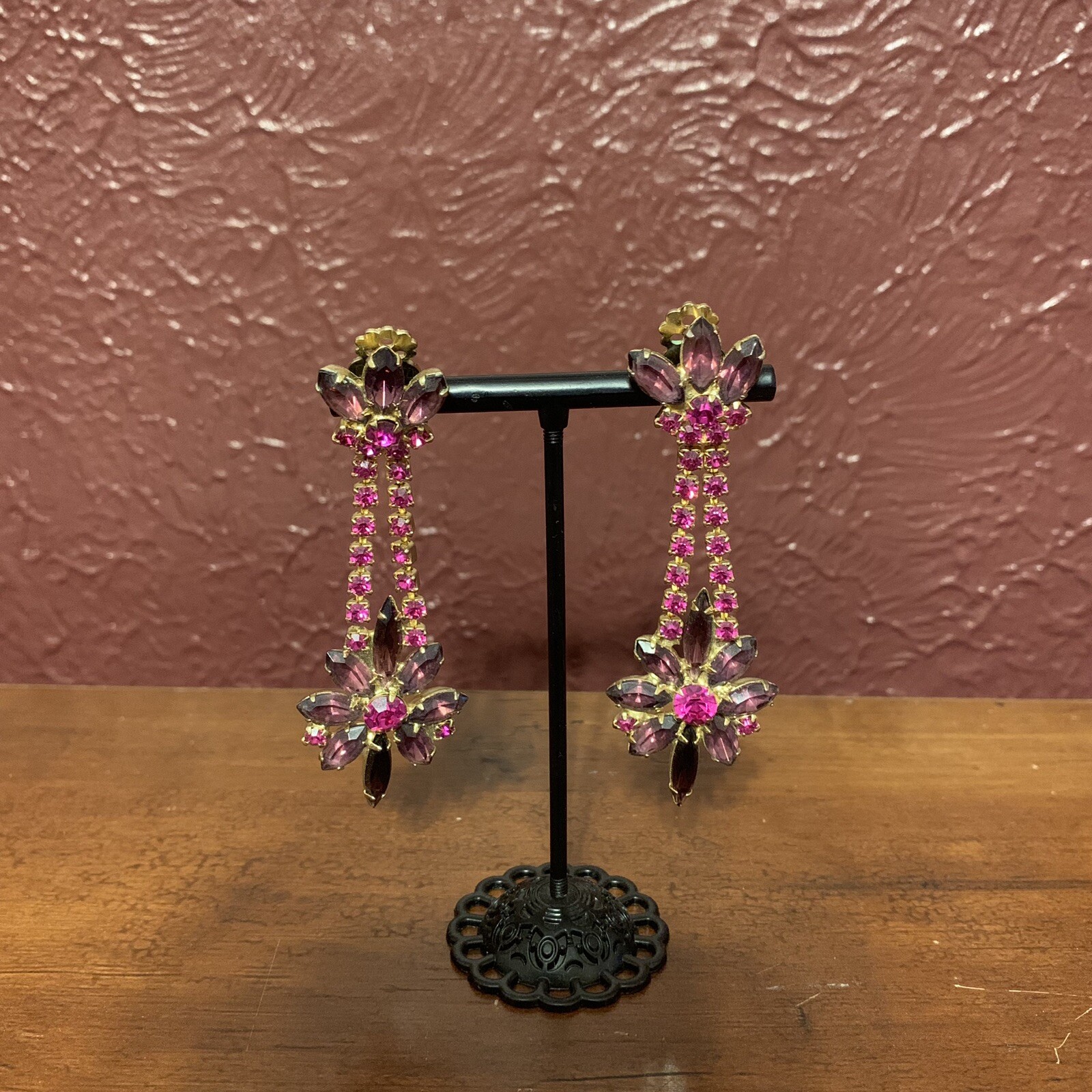 Beautiful Vintage Purple/Magenta Rhinestone Gold Toned Dangle Clip-on Earrings