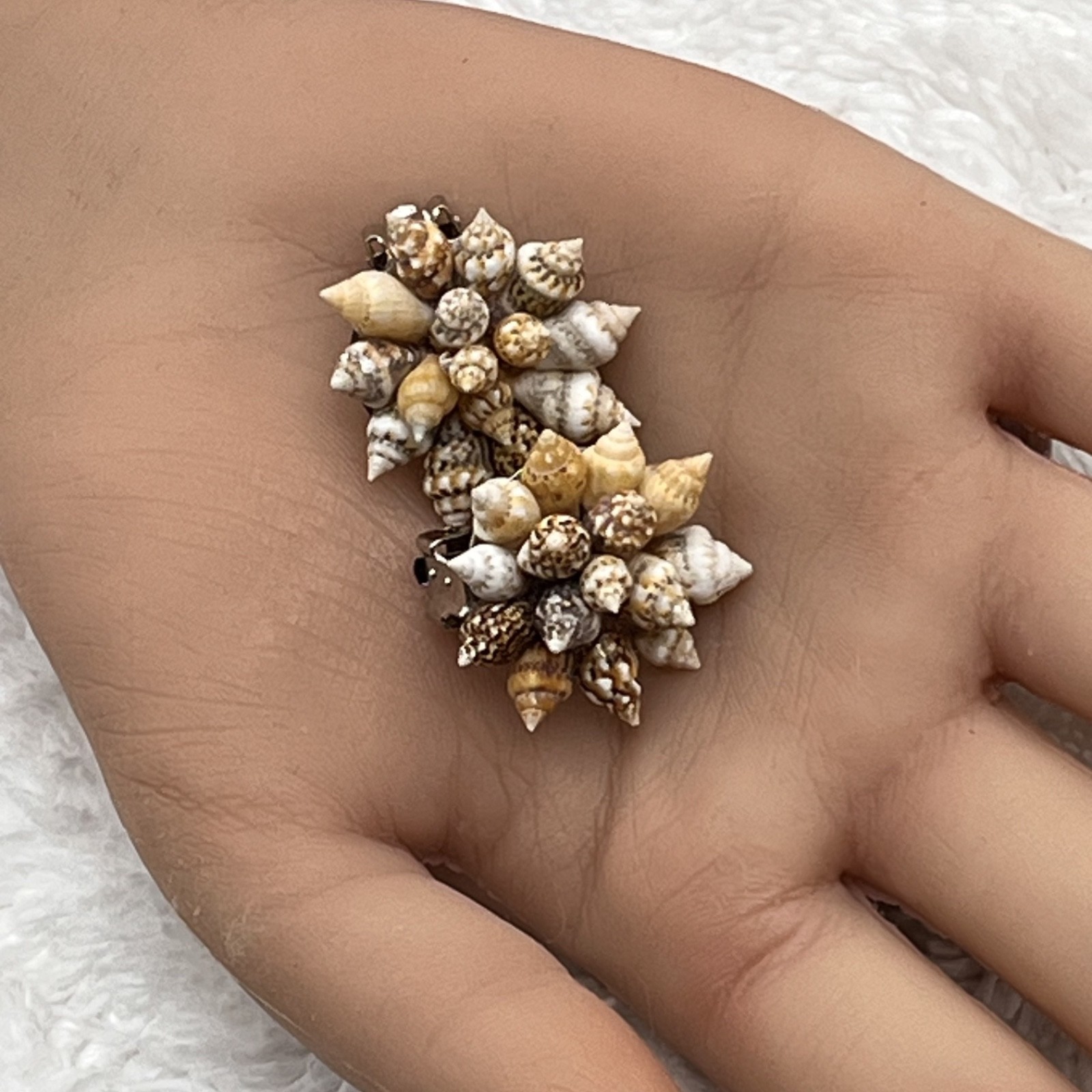 Vintage Sea Shell Jewelry Set Brooch Clip On Earrings Beach Mermaid