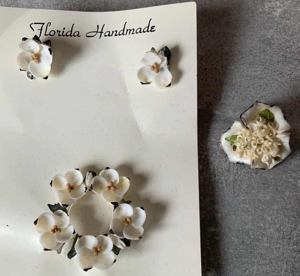 Vintage Handmade Genuine SeaShell 1 Brooch 2 Pairs Of Earrings Shells Florida