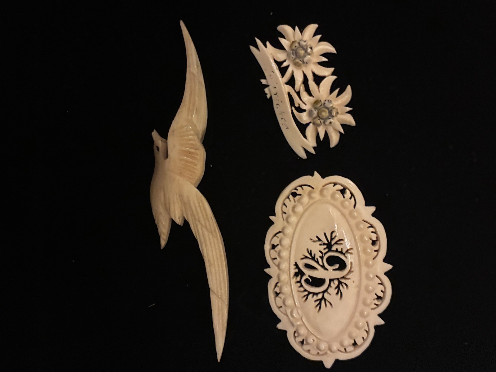 Chinese Export Carved Bovine Bone Brooch Demi Vintage Antique Jewelry
