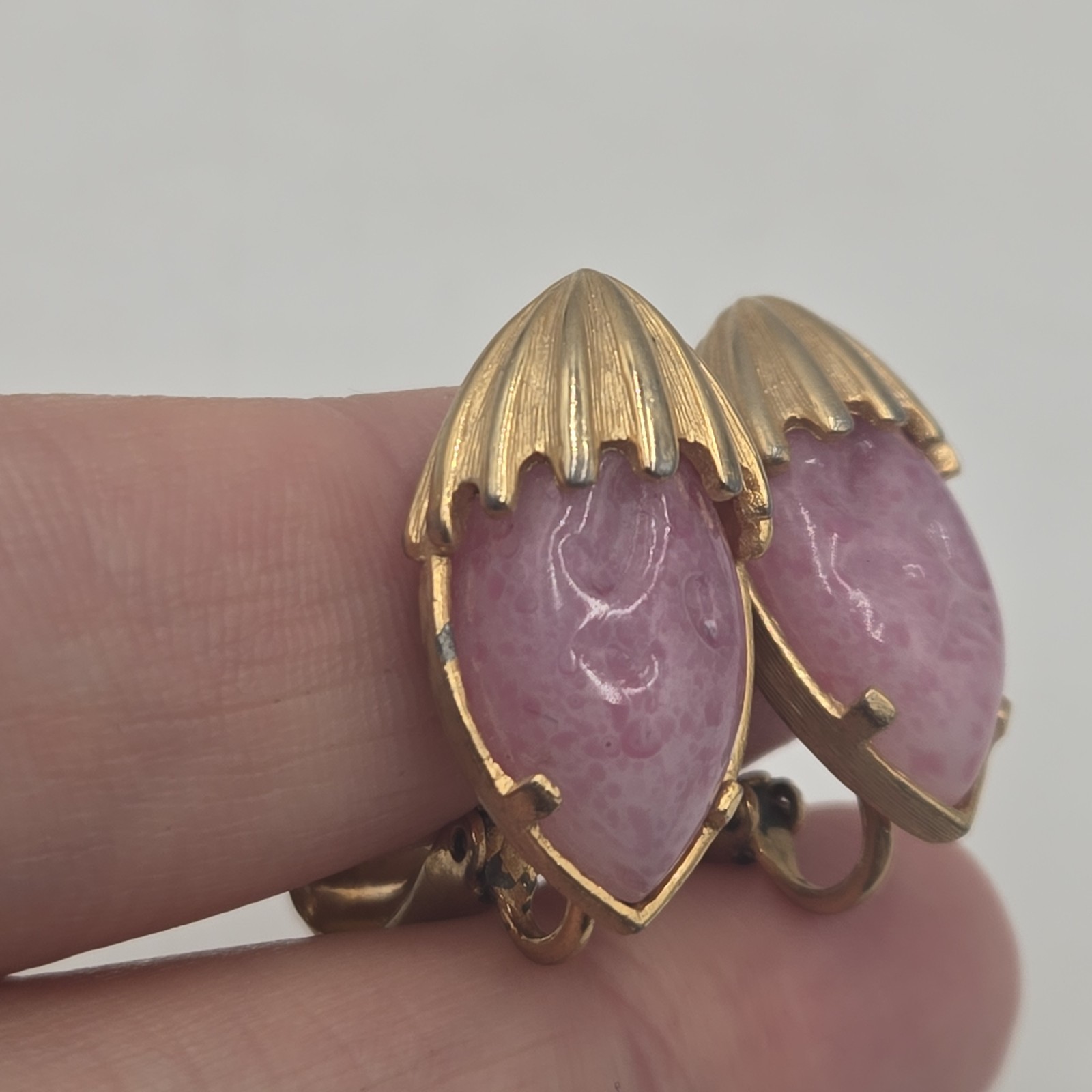 Rare Vintage Kramer Pink Molded Glass Clip On Gold Tone Earrings Oval 1950s