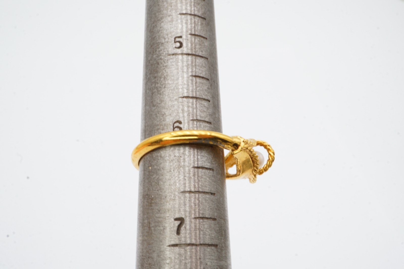 Vintage Avon Ring Gold Tone Faux Pearl Size 6 To 8 Adjustable
