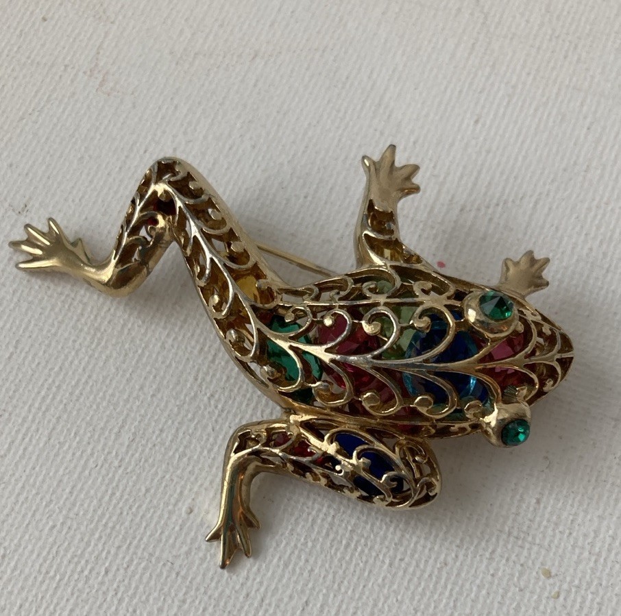 Vintage Frog Hollow Out Design. Gold-tone Filled With Colorful Gems Brooch