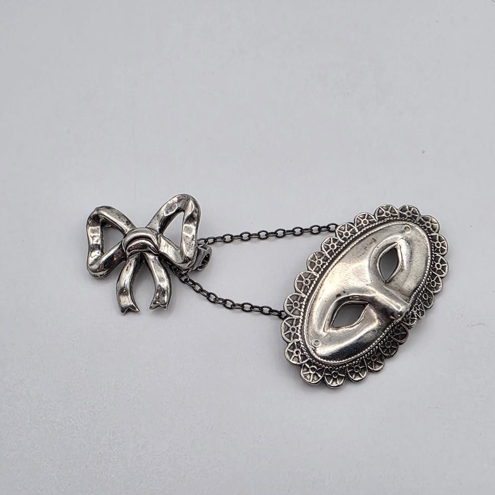 Vintage 925 Sterling Silver Venetian Masquerade Mask & Bow Dangle Brooch Pin