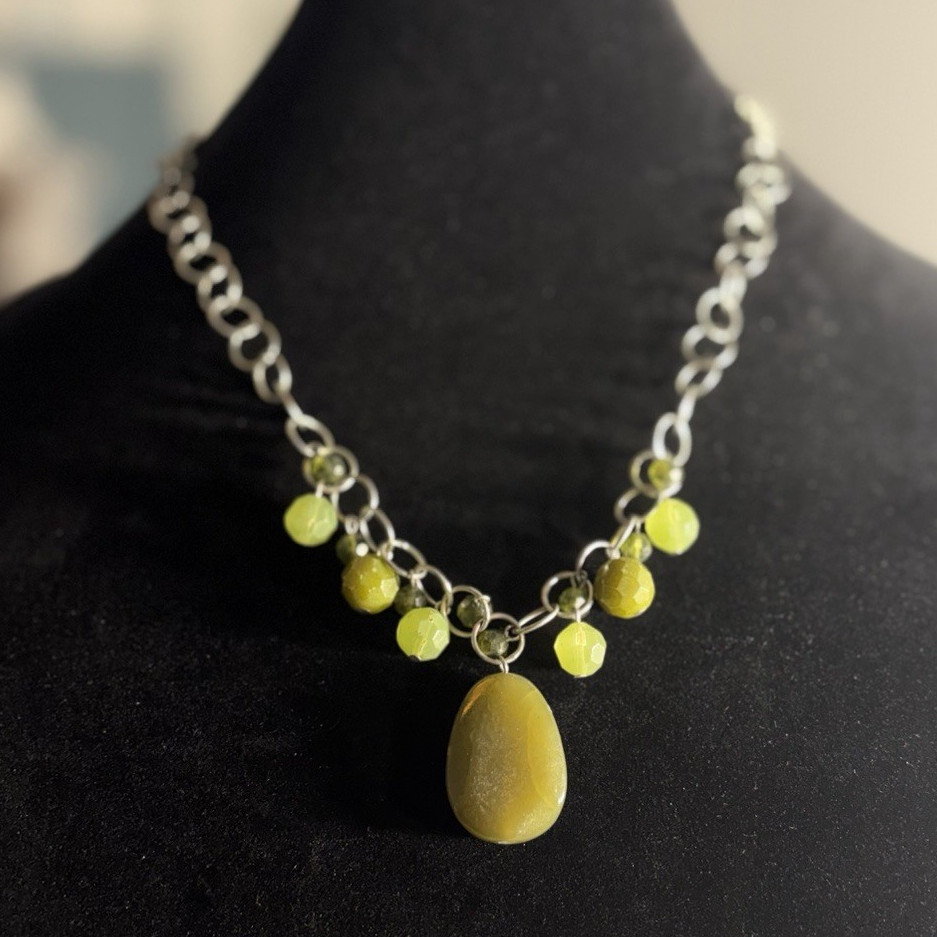 Vintage Avon Green Stone & Beaded Statement Necklace Silver Tone Chunky Chain