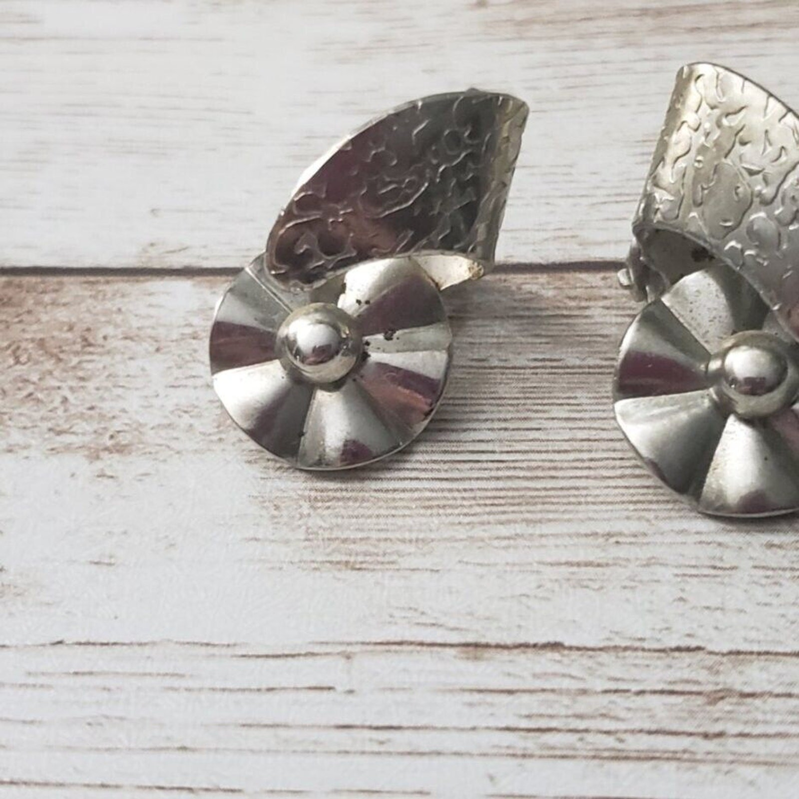 Vintage Clip On Earrings – Silver Tone Unusual Flower & Leaf