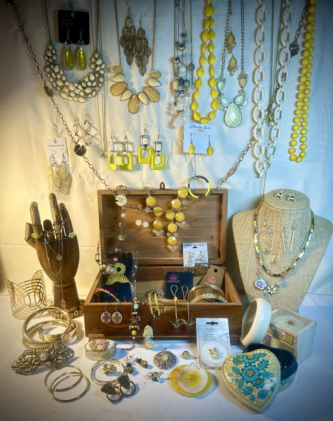 Grandma’s Yellow Themed VTG to Mod Estate Jewelry Box Lot 100+ Pieces/2.5lbs