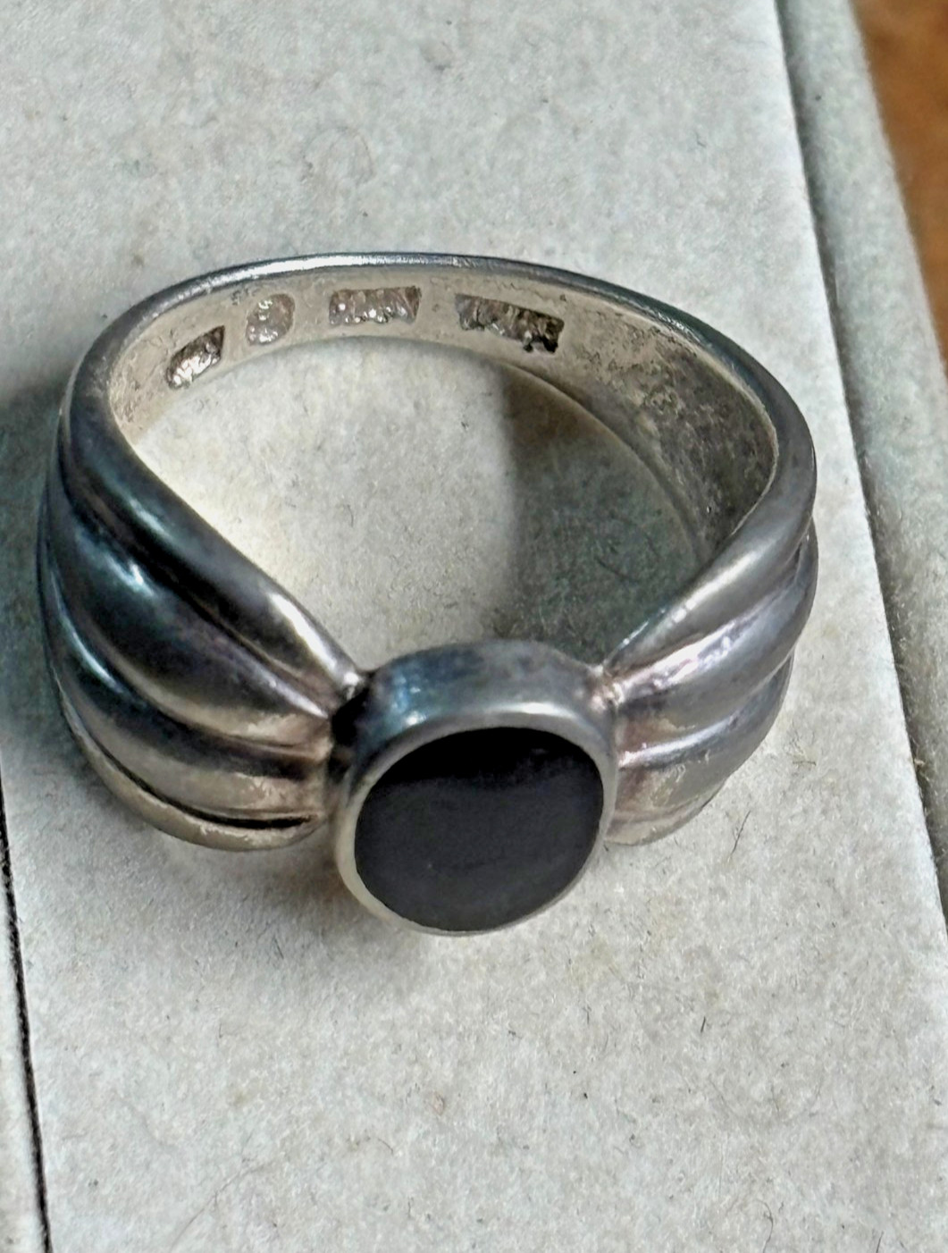 HELEN ANDREWS Vtg HAN THAI 925 Sterling Silver sz 8.5 RING Black Onyx Cabochon