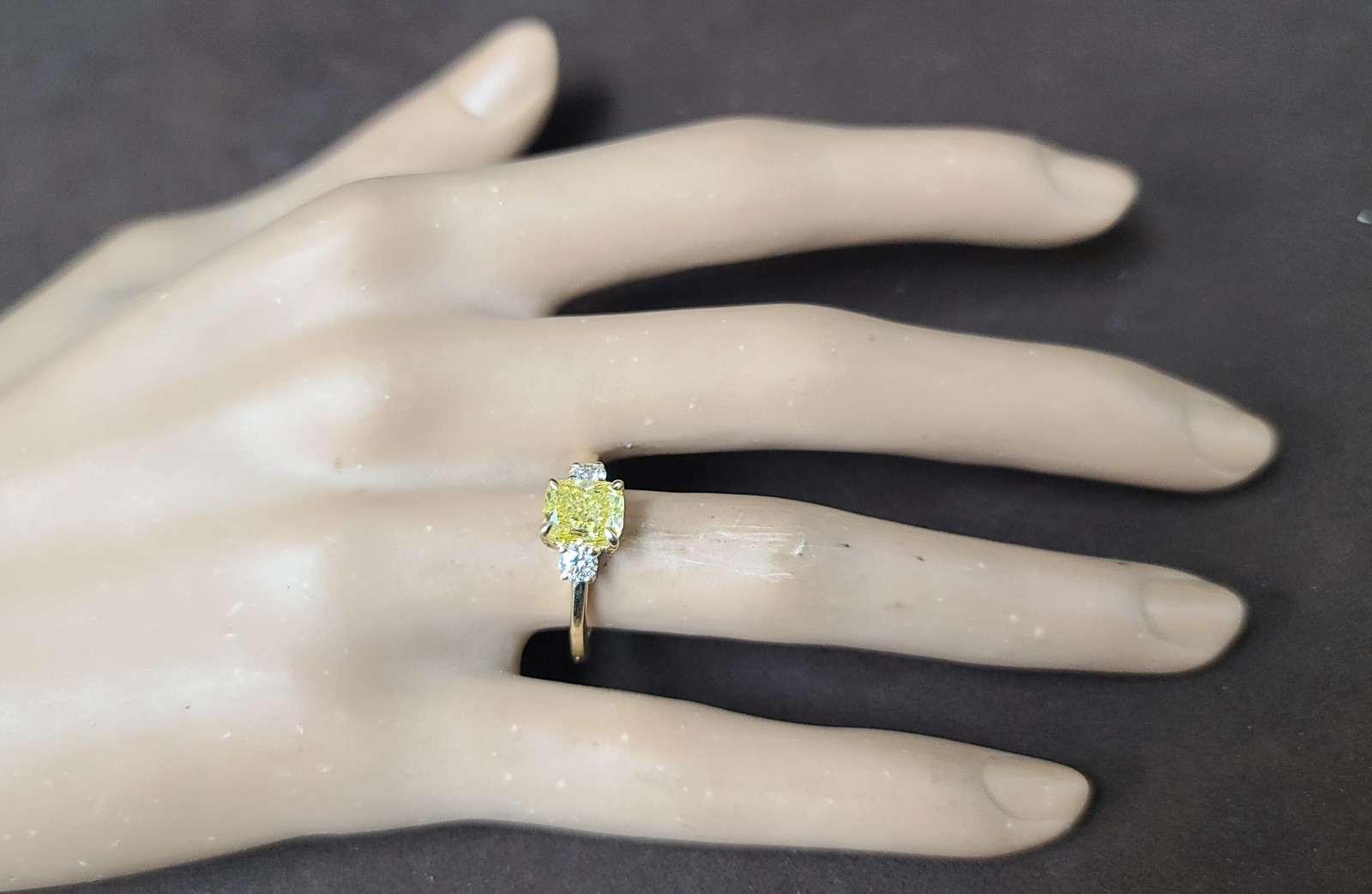 14k Yellow Gold Ring 1.81CT.Natural Fancy Vivid Yellow Diamond Cushion GIA CERT