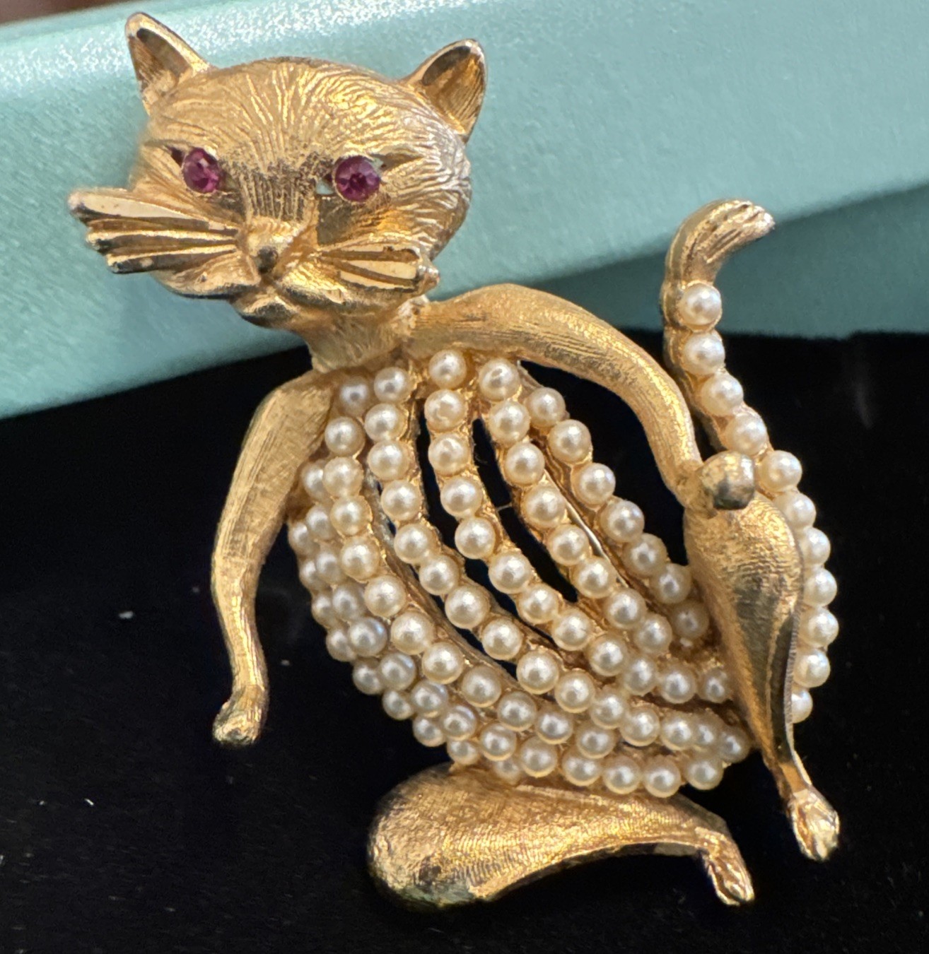 Vintage Kramer Goldtone Faux Pearl Bead Cat Brooch