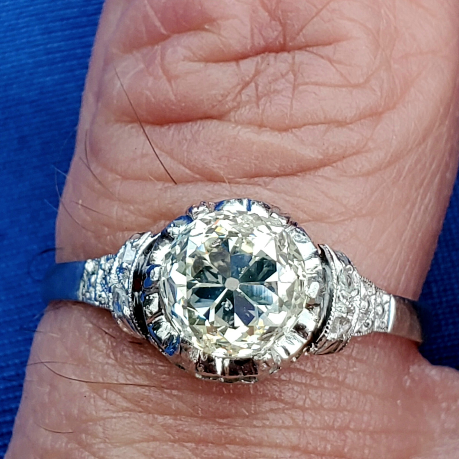 Original EARTH MINED DIAMOND Cushion cut Deco Engagement Ring PLATINUM Solitare