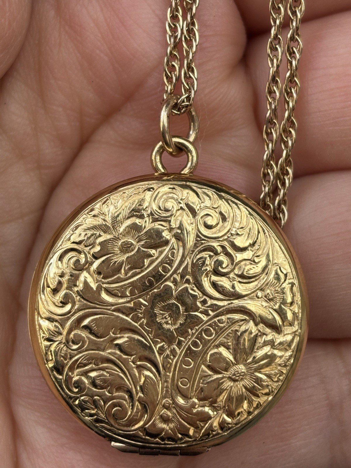 Victorian Floral Round Engraved Locket Necklace 18” Chain Gift for Her