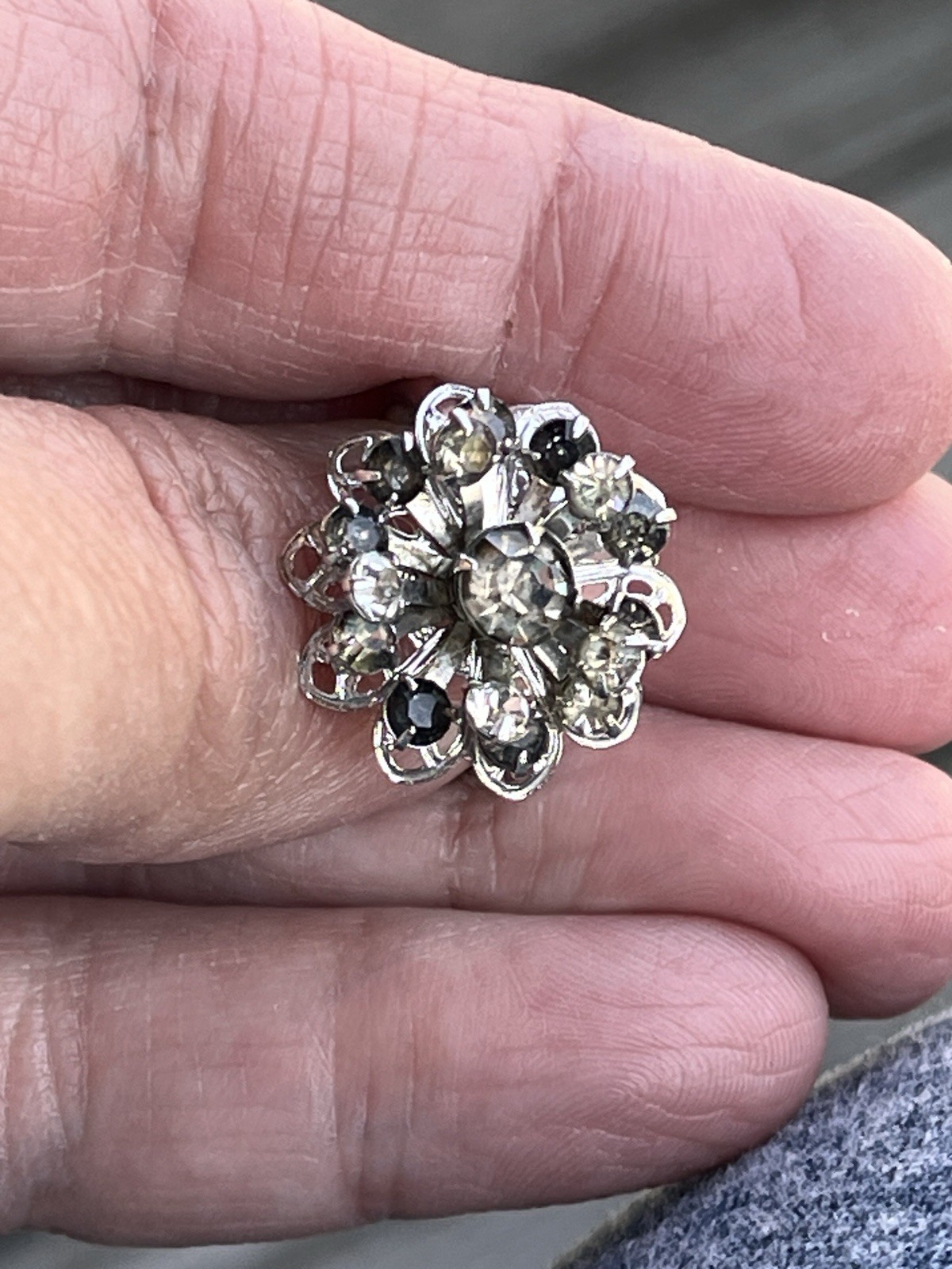 Vintage Sarah Coventry Ring Tiered Flower Clear & Dark Grey Rhinestones Silver