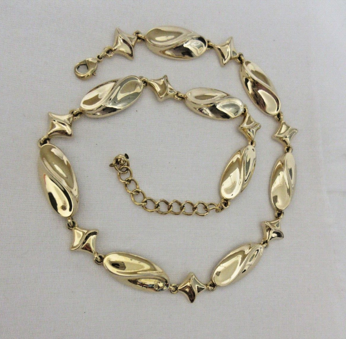 Vintage Gold Tone Patterned Oval Link Collar Necklace- No metal wear