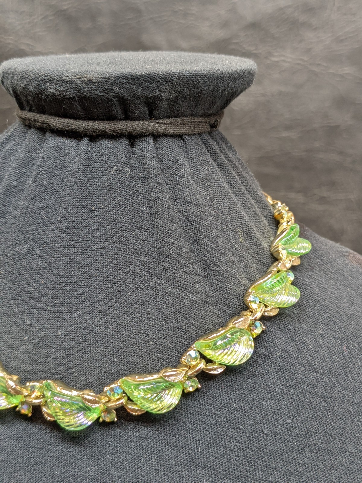 Vintage Lisner Green Necklace Iridescent Leaf Gold Tone AB Rhinestone Signed 16″