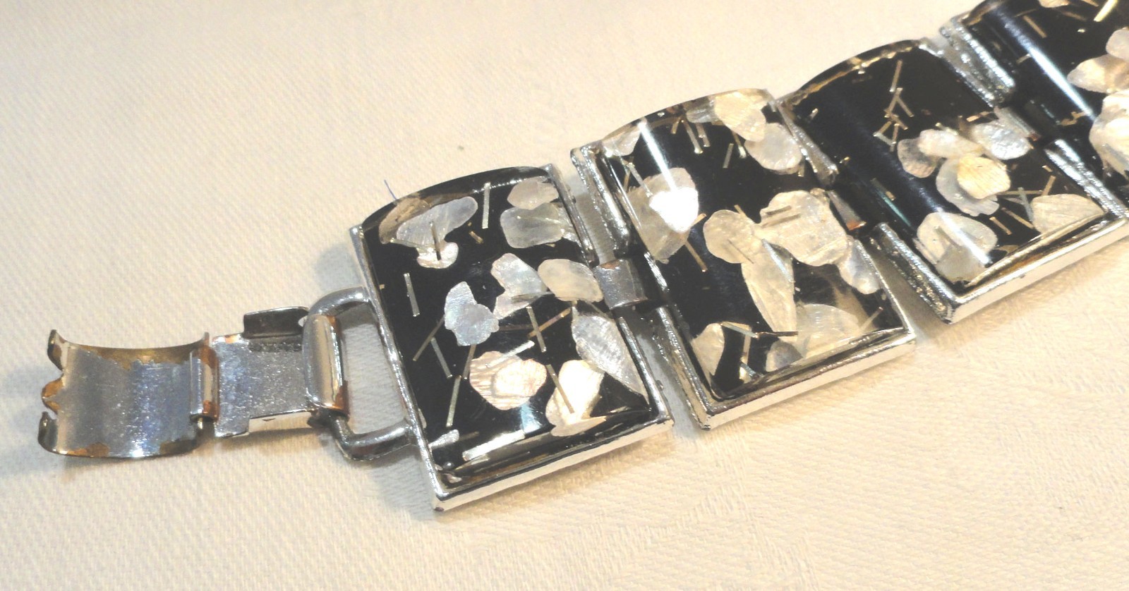 Vtg Chunky Lucite Confetti Bracelet Black White Gold