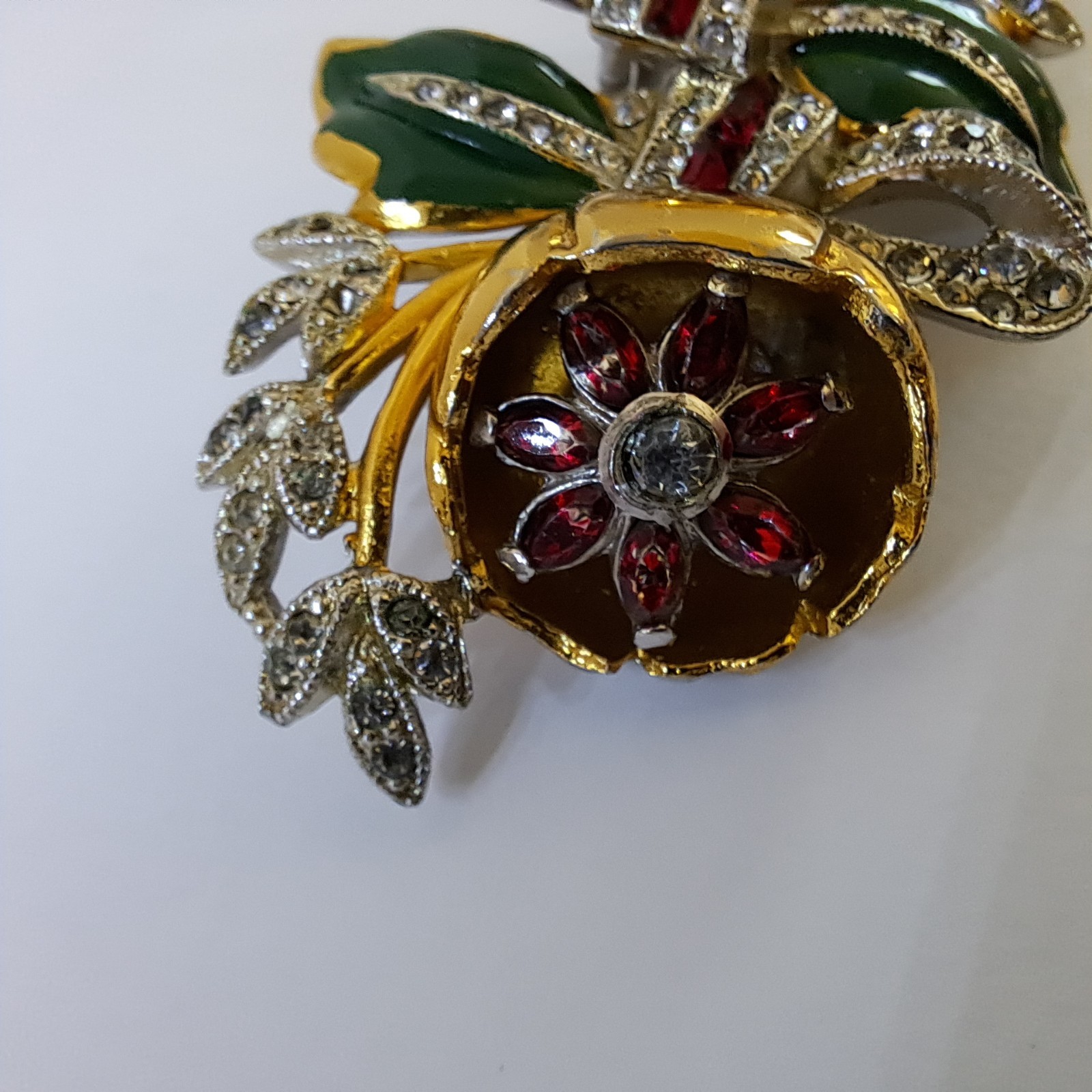 Coro Duette Quivering Camillas Brooch Red & White Stones Green Enamel Gold Tone