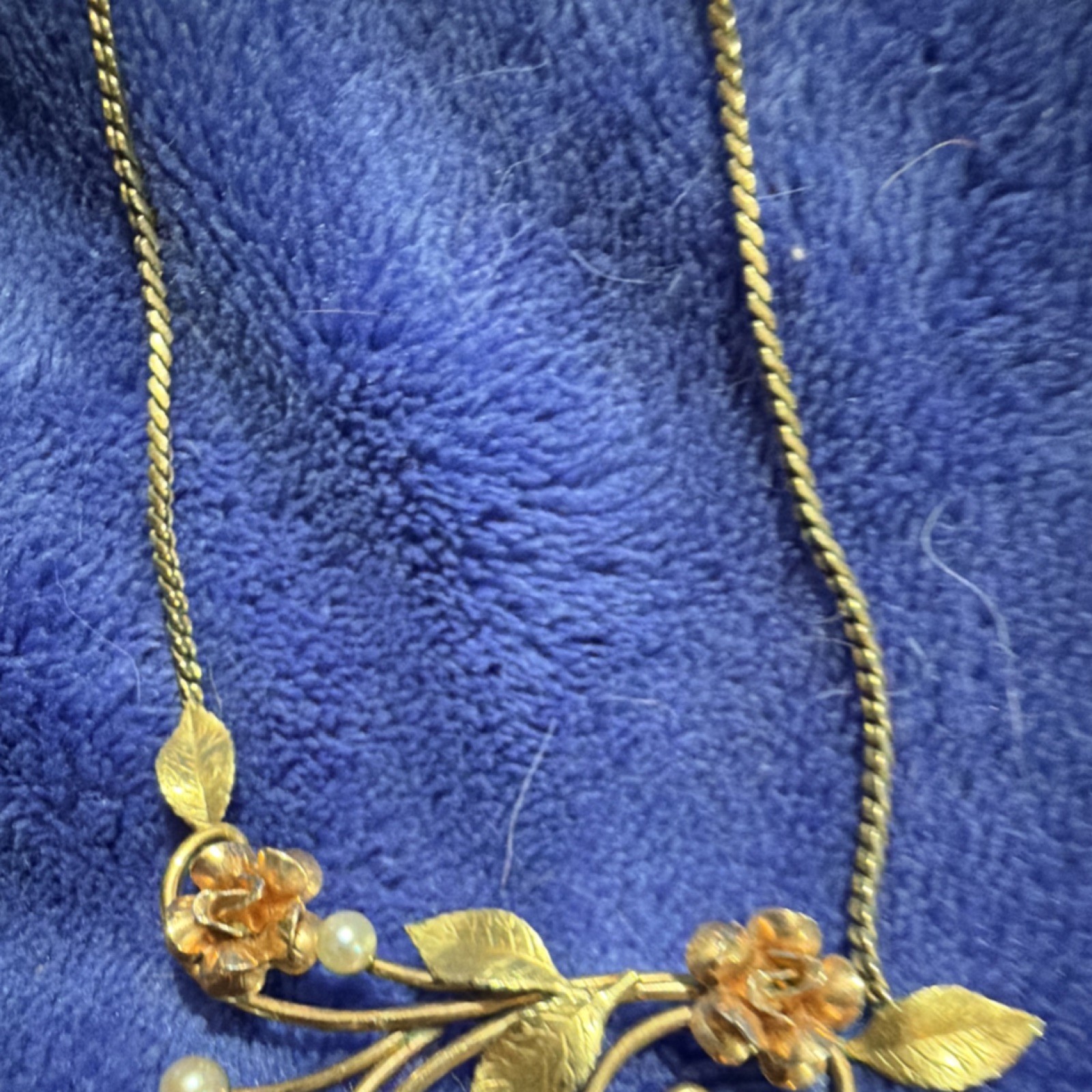 Gold Tone Floral Pendant Necklace, Vintage Style, Pearl Accents, Fashion Jewelry