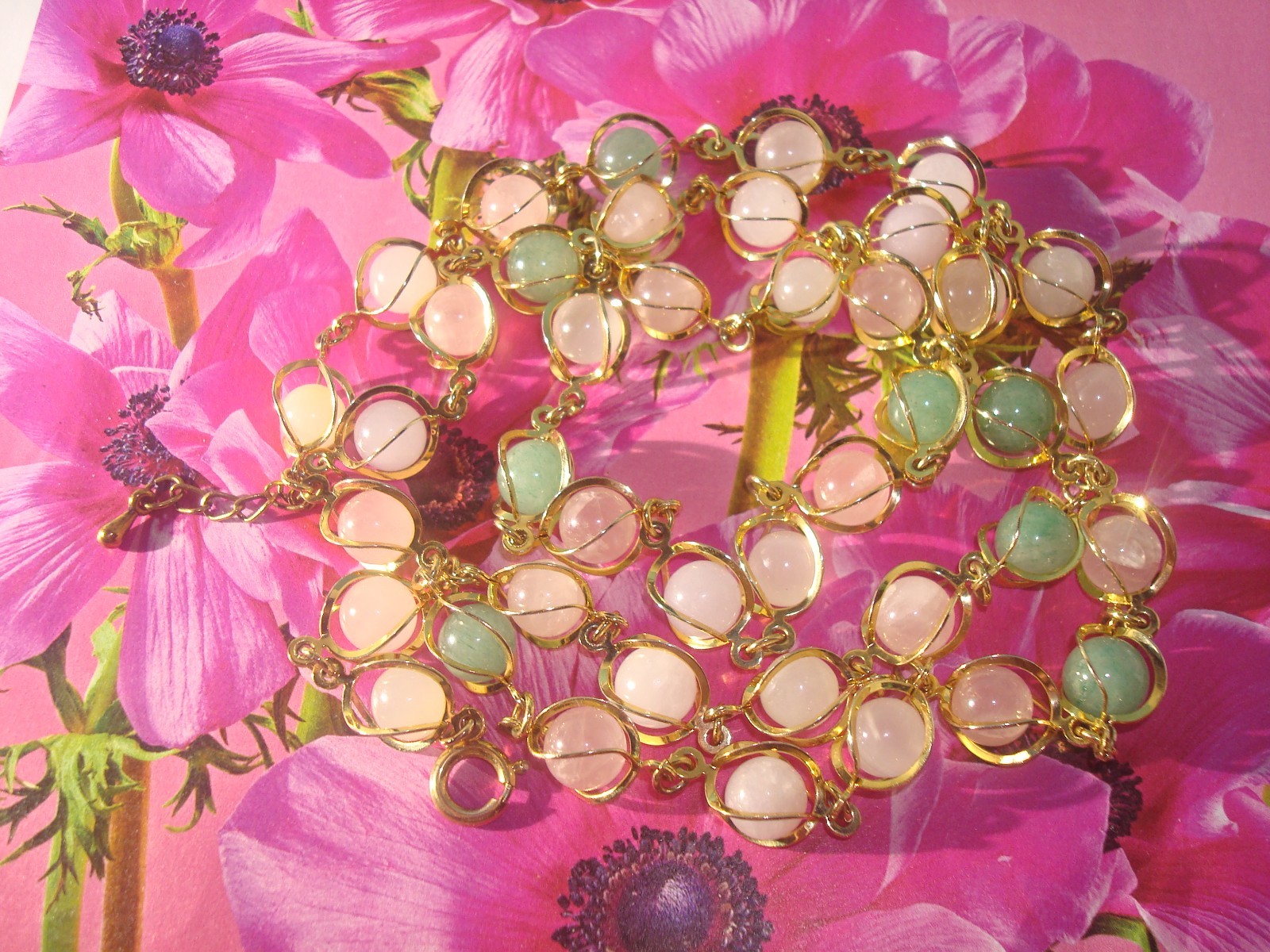 VINTAGE SEMI PRECIOUS GEMSTONE NECKLACE WIRE WRAP/CAGED PASTEL PINK,GREEN, 33″L