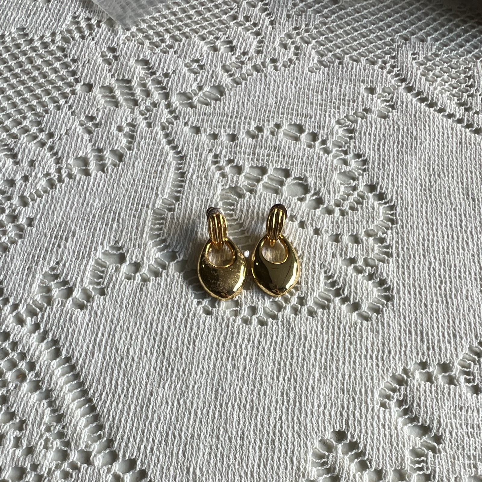 Vintage Gold Tone Teardrop Dangle/Drop Clip-On Earrings for Women, No Stone