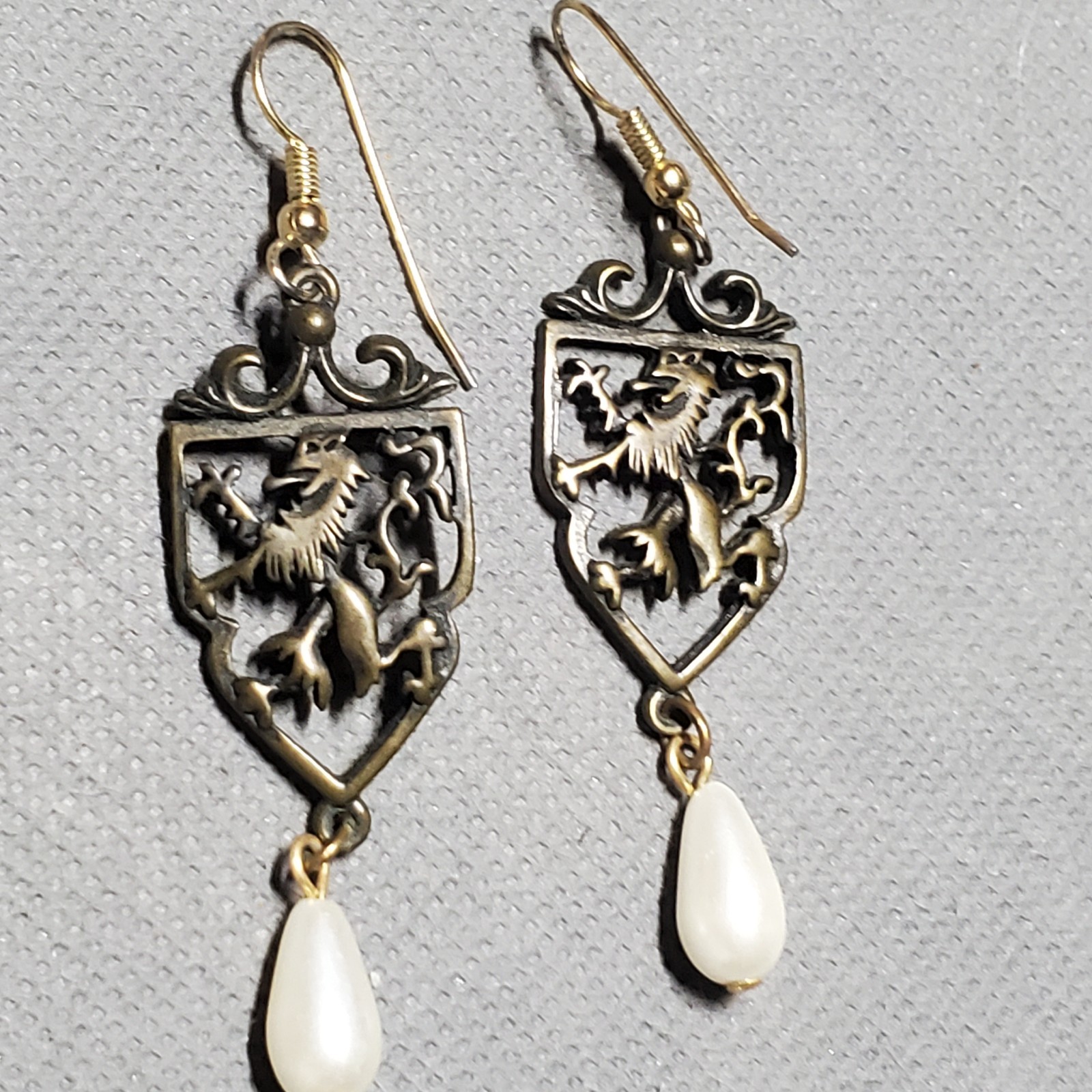 Vintage JJ Jonette Jewelry Copper Shield Earrings Medieval Lion Heraldic Dangler