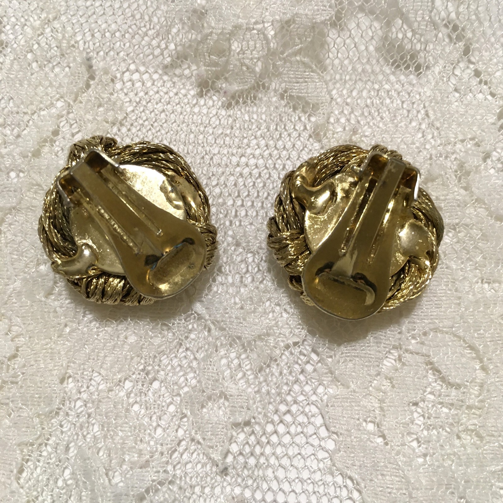 Vintage Knot Gold Tone Earrings Clip Ons Intertwined Knot Style