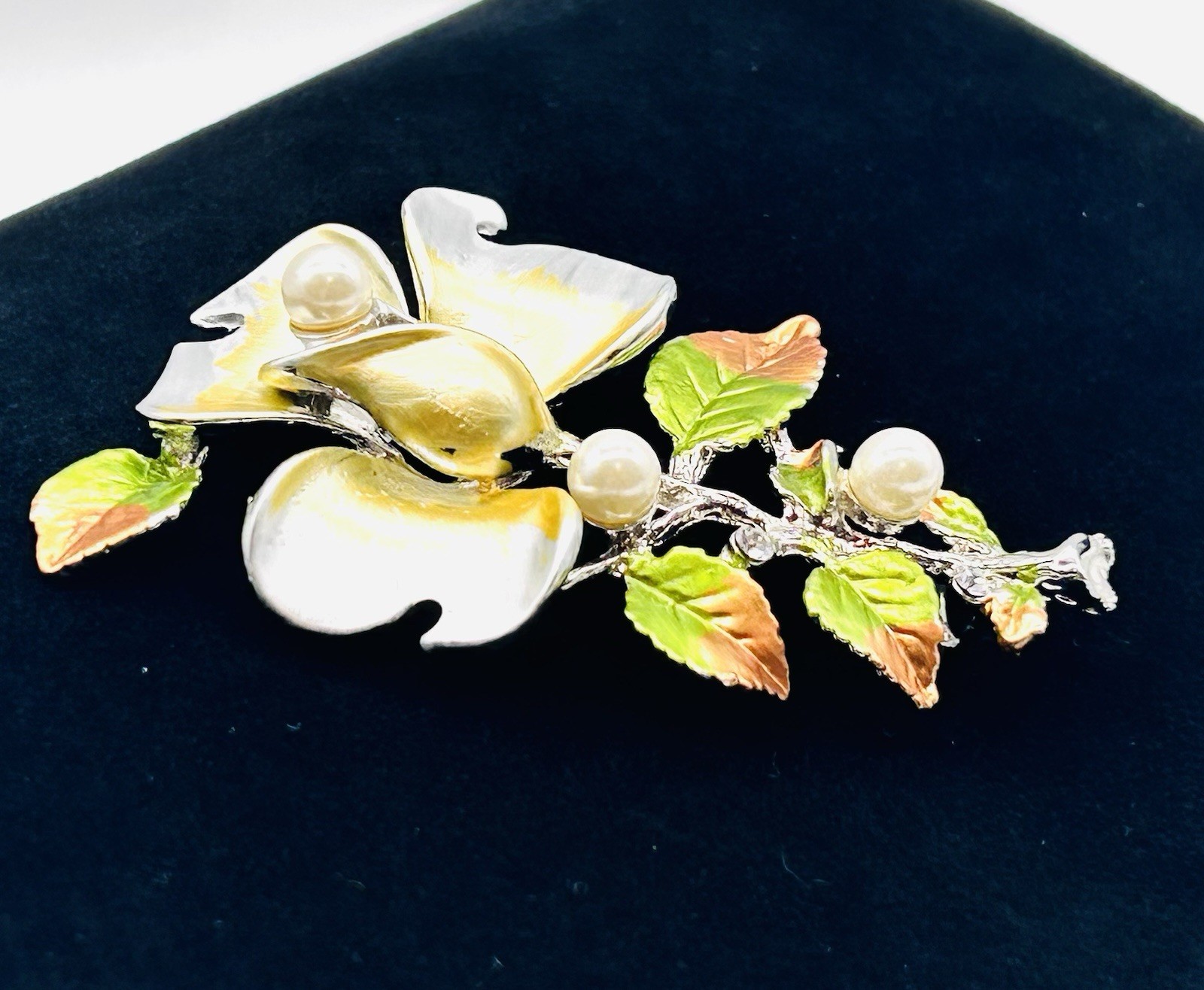 Vtg-Heavy-SILVER Tone-White Yellow Flower-POST EARRINGS & BROOCH/Pendant SET