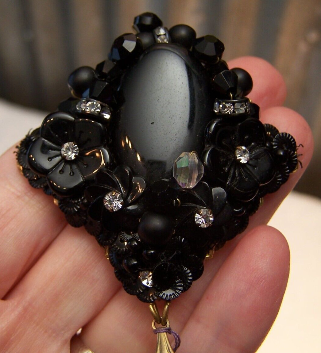 Unsigned Miriam Haskell Pendant/Vtg Black Molded Glass Floral Beads/NOS w Tag