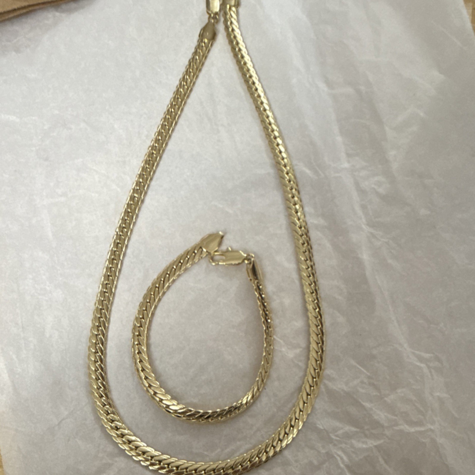 Gold Tone Fashion Jewelry Set Necklace and Bracelet for Unisex Adults