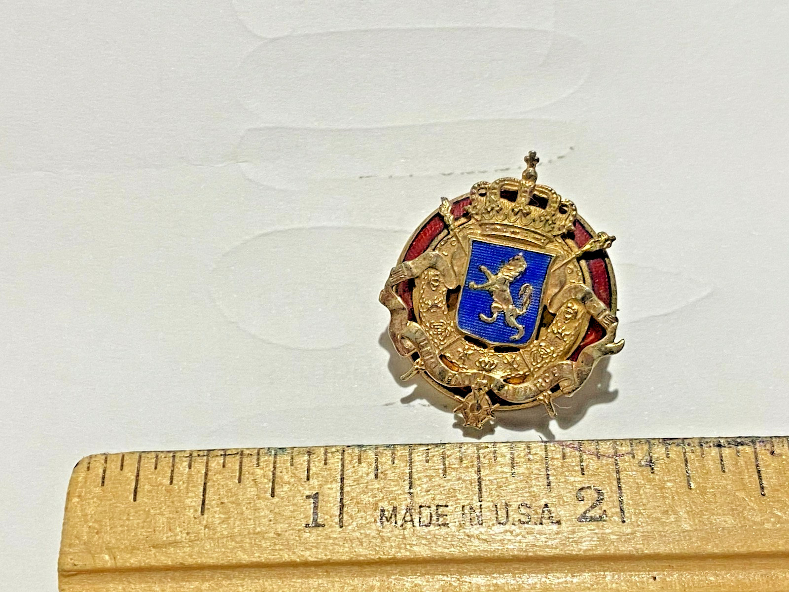 UNKNOWN MEDAL EMBLEM PIN FEATURING LION AND CROWN – BELGIUM? WITH ENAMEL