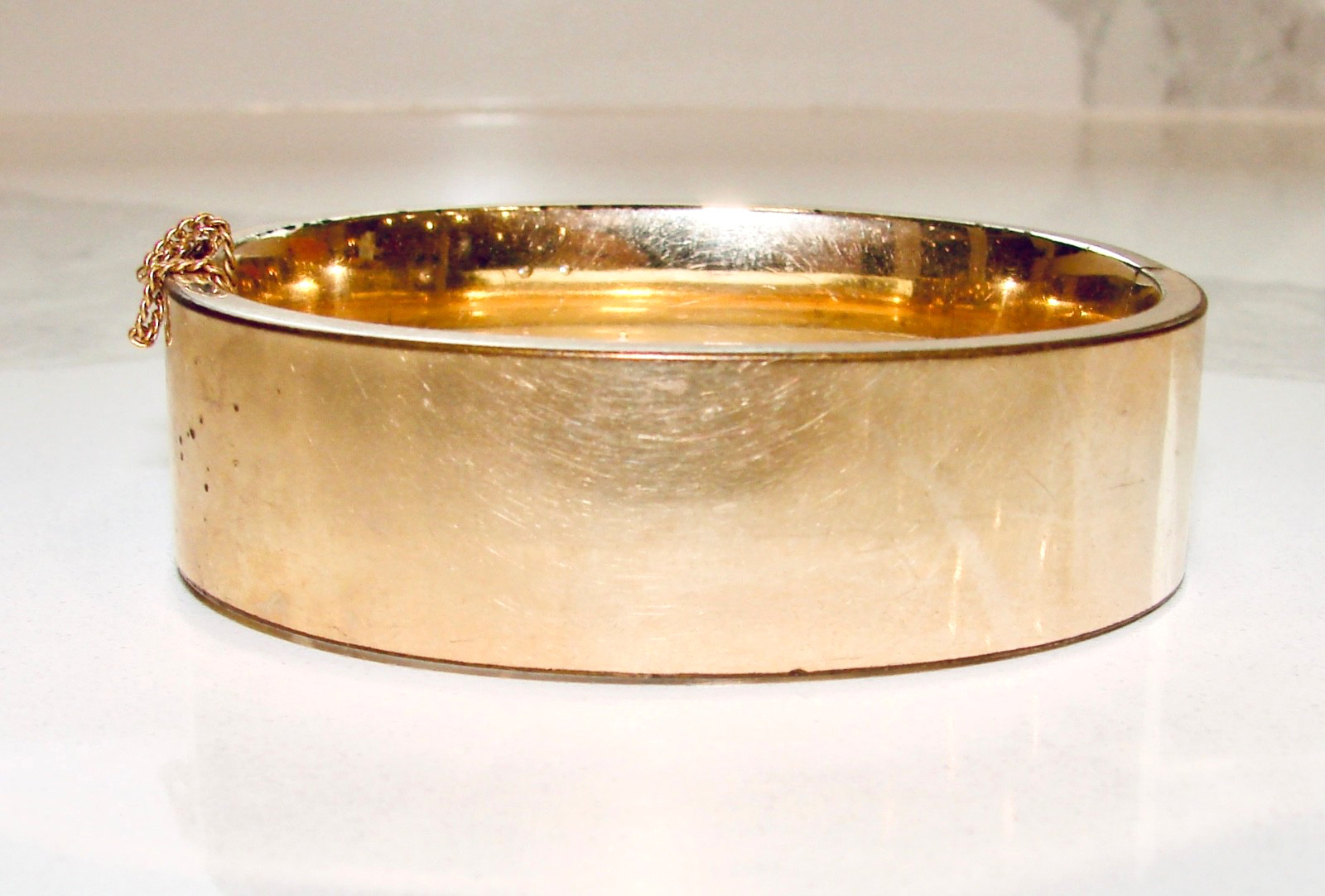 S.B. CO STANDARD BUTTON CO. GOLD FILLED BANGLED ETCHED BRACELET HINGED .75″ WIDE