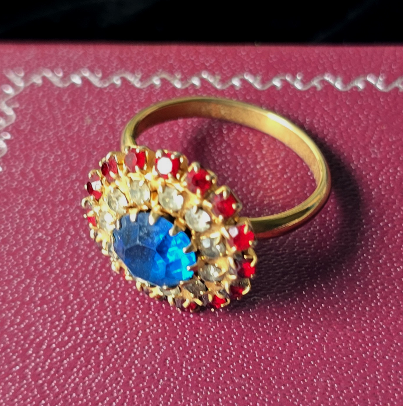Vintage Gold Tone Blue Red White Glass Rhinestones Costume ring sz 8 Adjustable