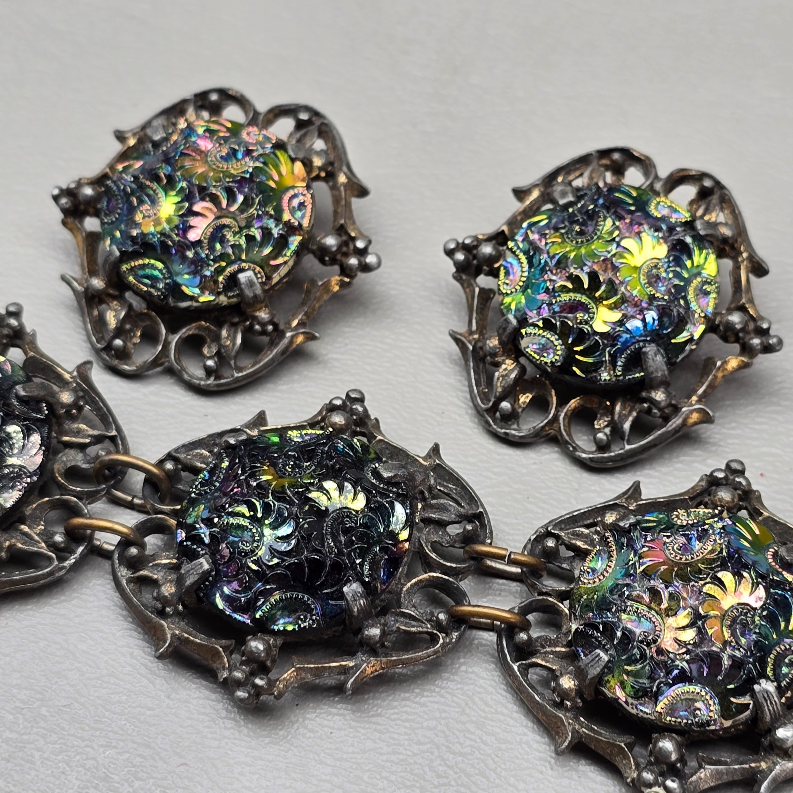Vintage Pressed Iridescent Glass Bracelet and Clip On Earrings Silver Tone 7.25″