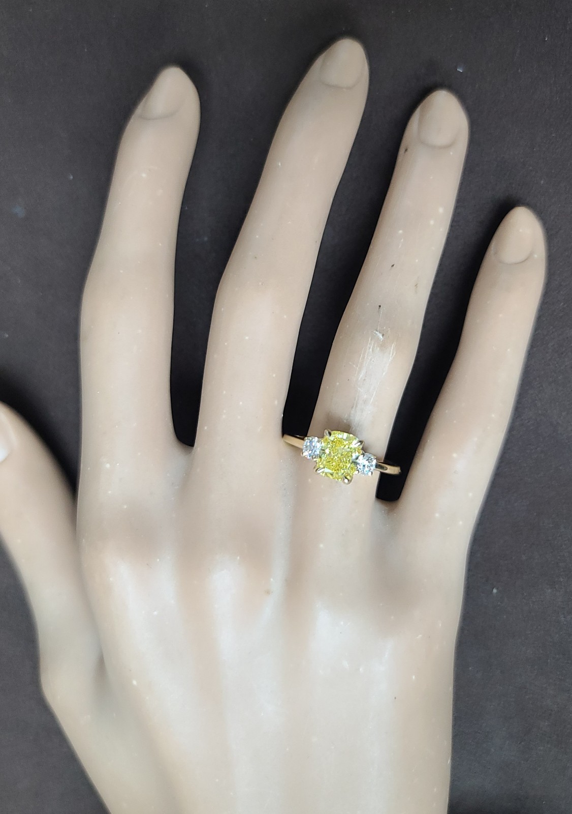 14k Yellow Gold Ring 1.81CT.Natural Fancy Vivid Yellow Diamond Cushion GIA CERT