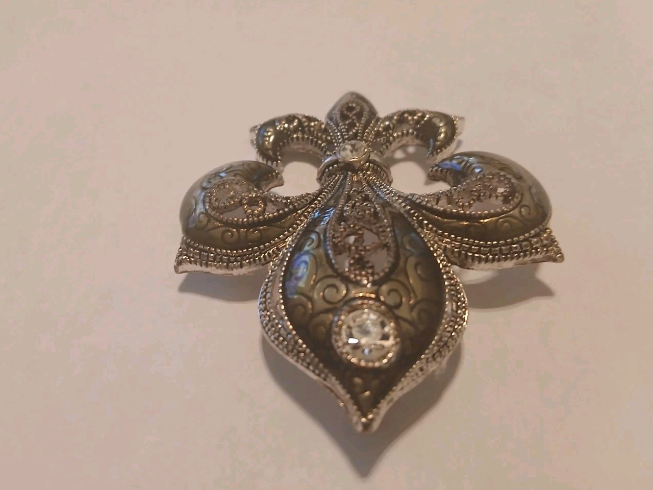 Vintage Pendant Unsigned Silvertone Rhinestones 1980-1990 Good